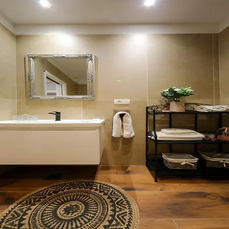 Aldo Center Apartman *