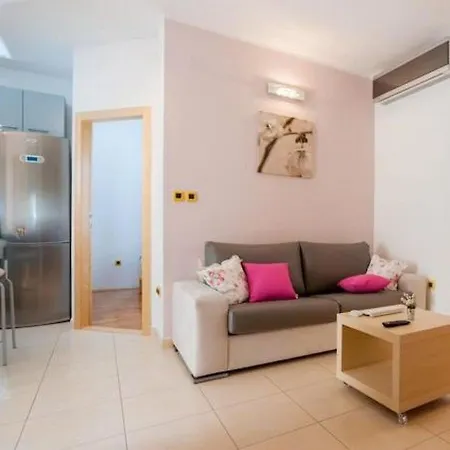 Aldo Center Apartman *